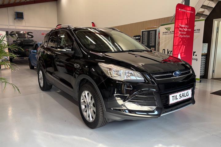 Sort Ford Kuga fra 2016