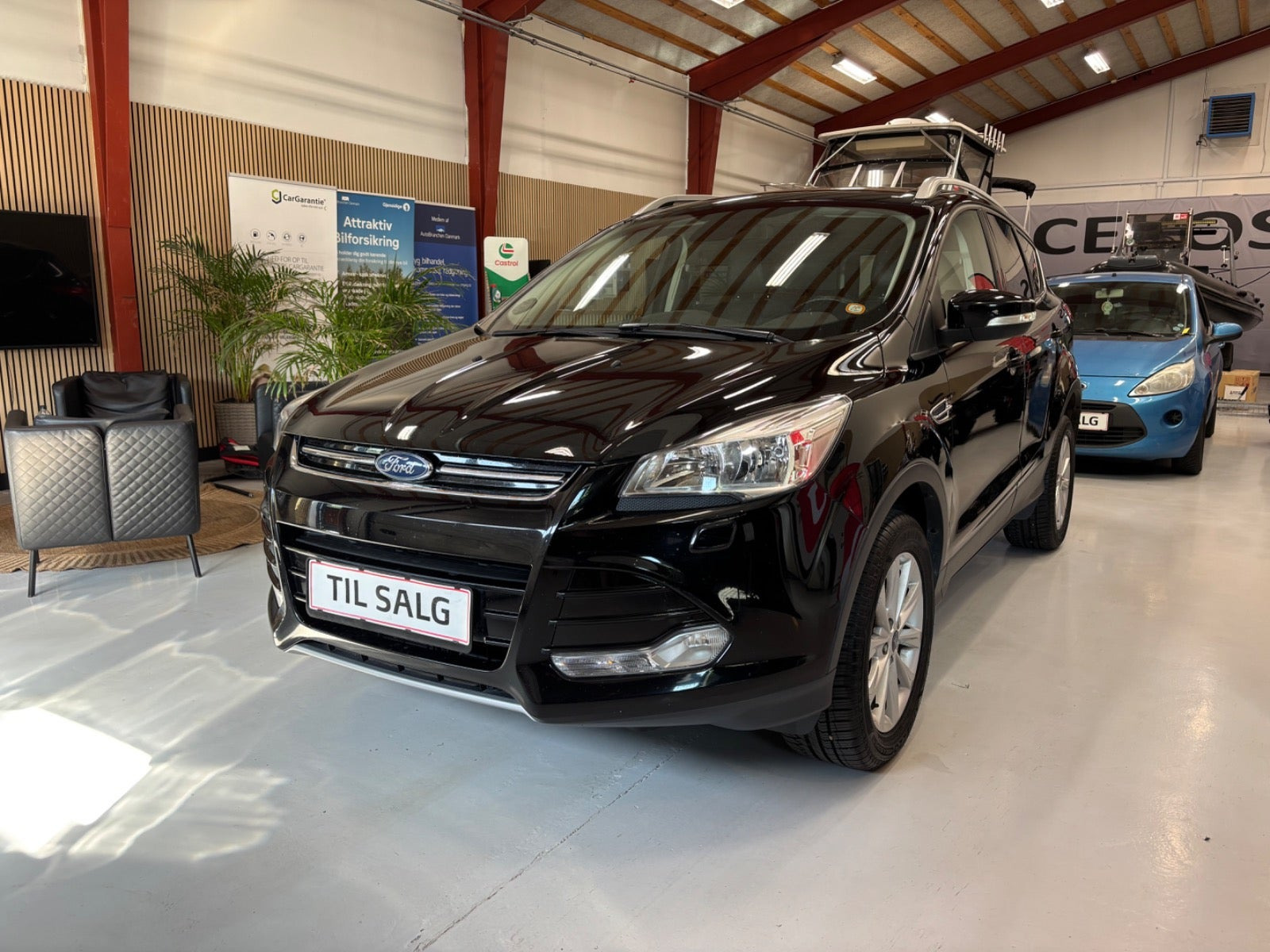 Sort Ford Kuga fra 2016
