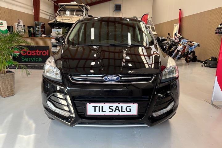 Sort Ford Kuga fra 2016