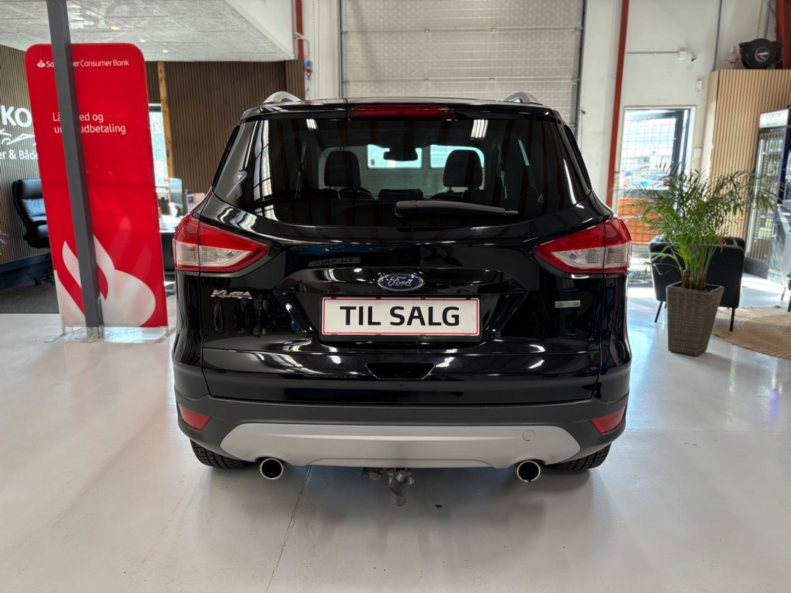 Sort Ford Kuga fra 2016