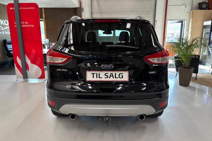 Sort Ford Kuga fra 2016
