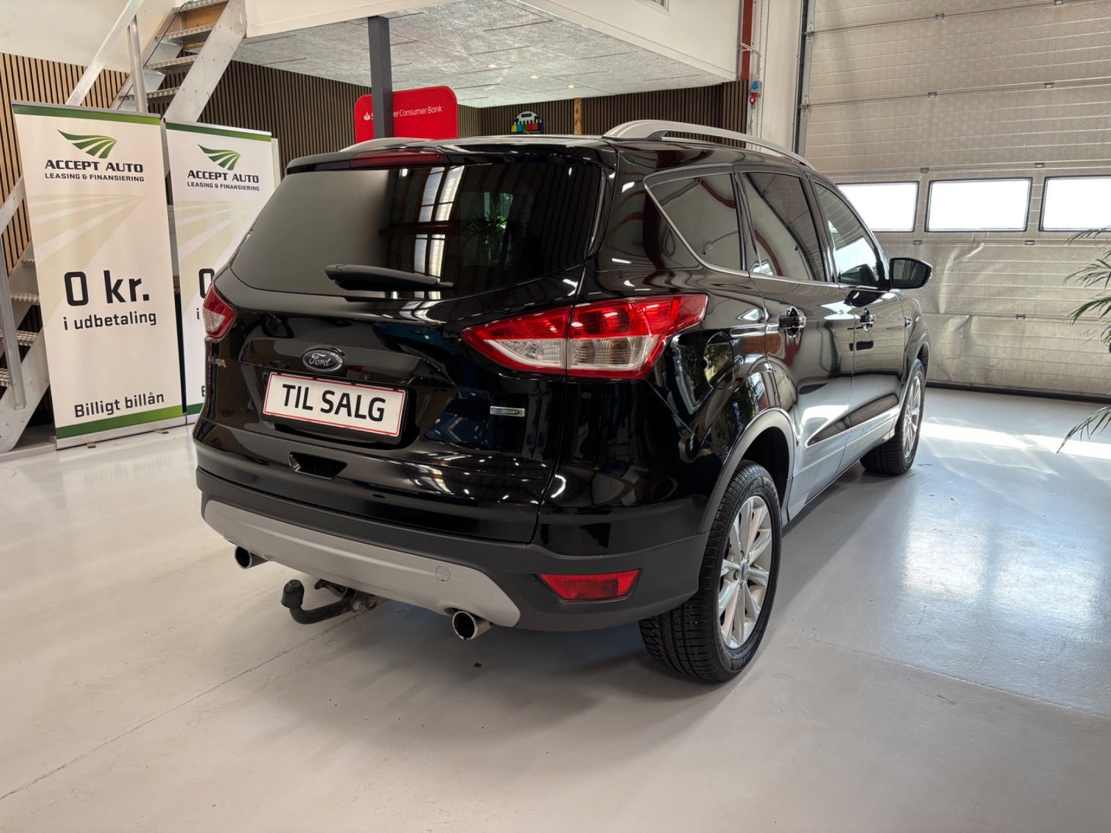 Sort Ford Kuga fra 2016