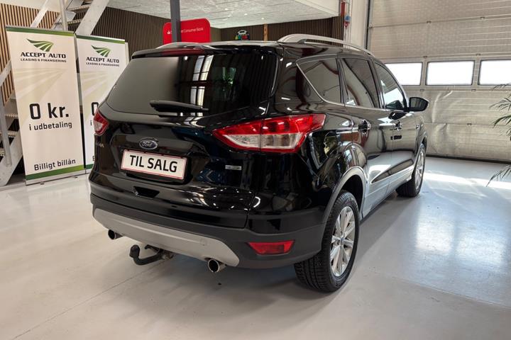 Sort Ford Kuga fra 2016