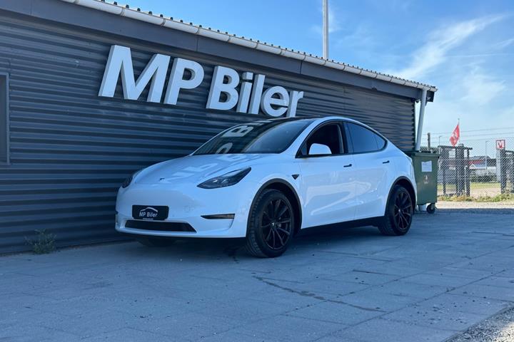 Hvid Tesla Model Y fra 2022
