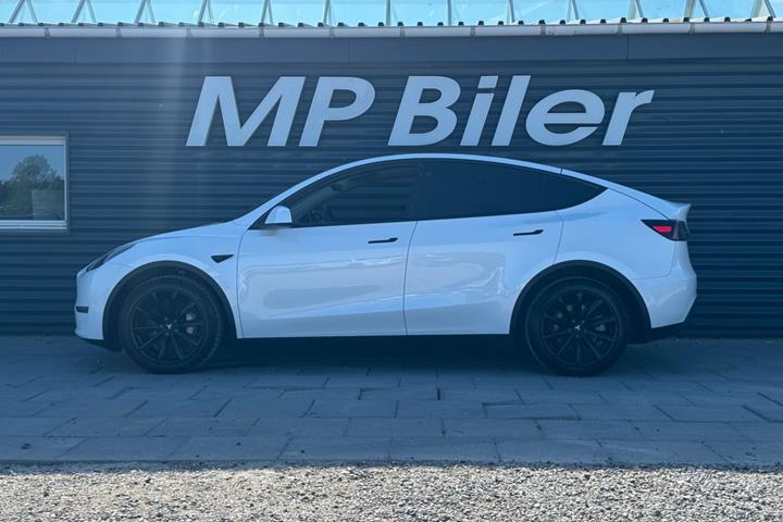 Hvid Tesla Model Y fra 2022