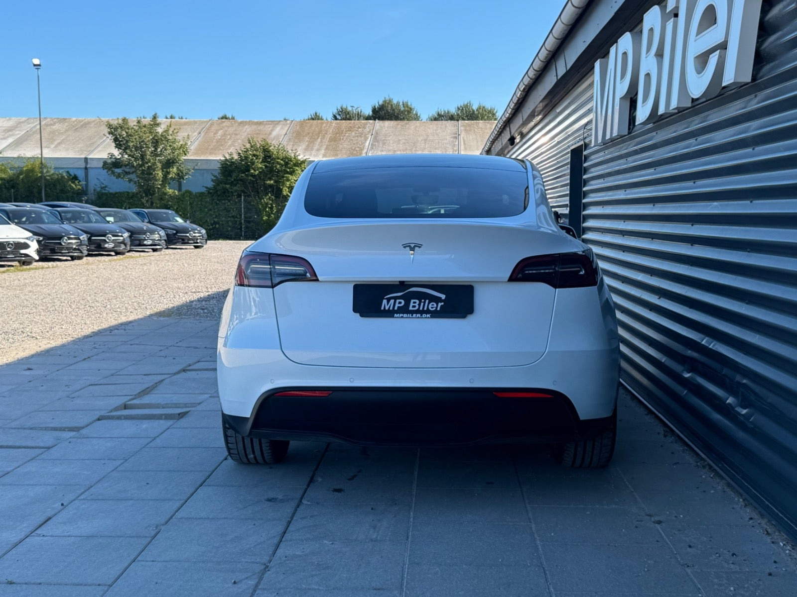Hvid Tesla Model Y fra 2022