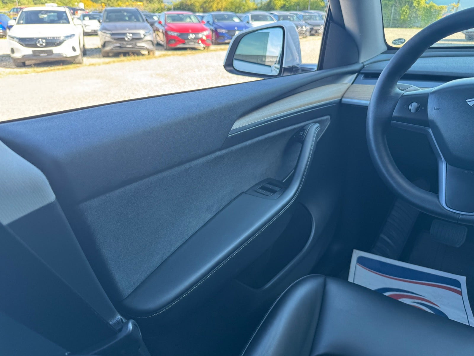 Hvid Tesla Model Y fra 2022