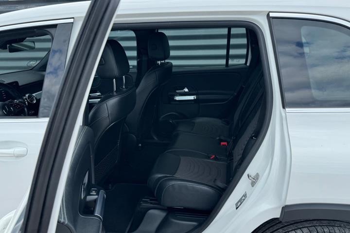 Hvid Mercedes EQB250+ fra 2024