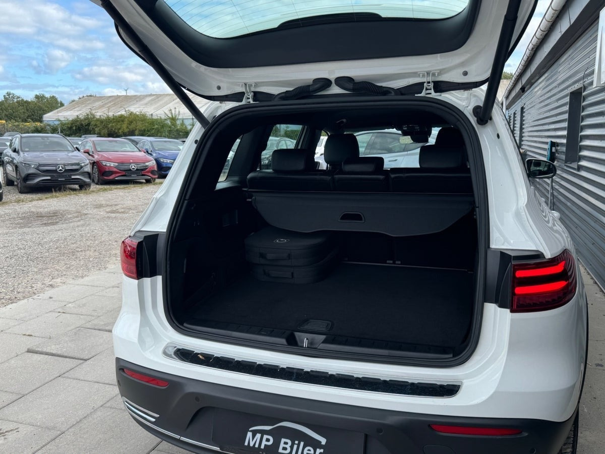 Hvid Mercedes EQB250+ fra 2024