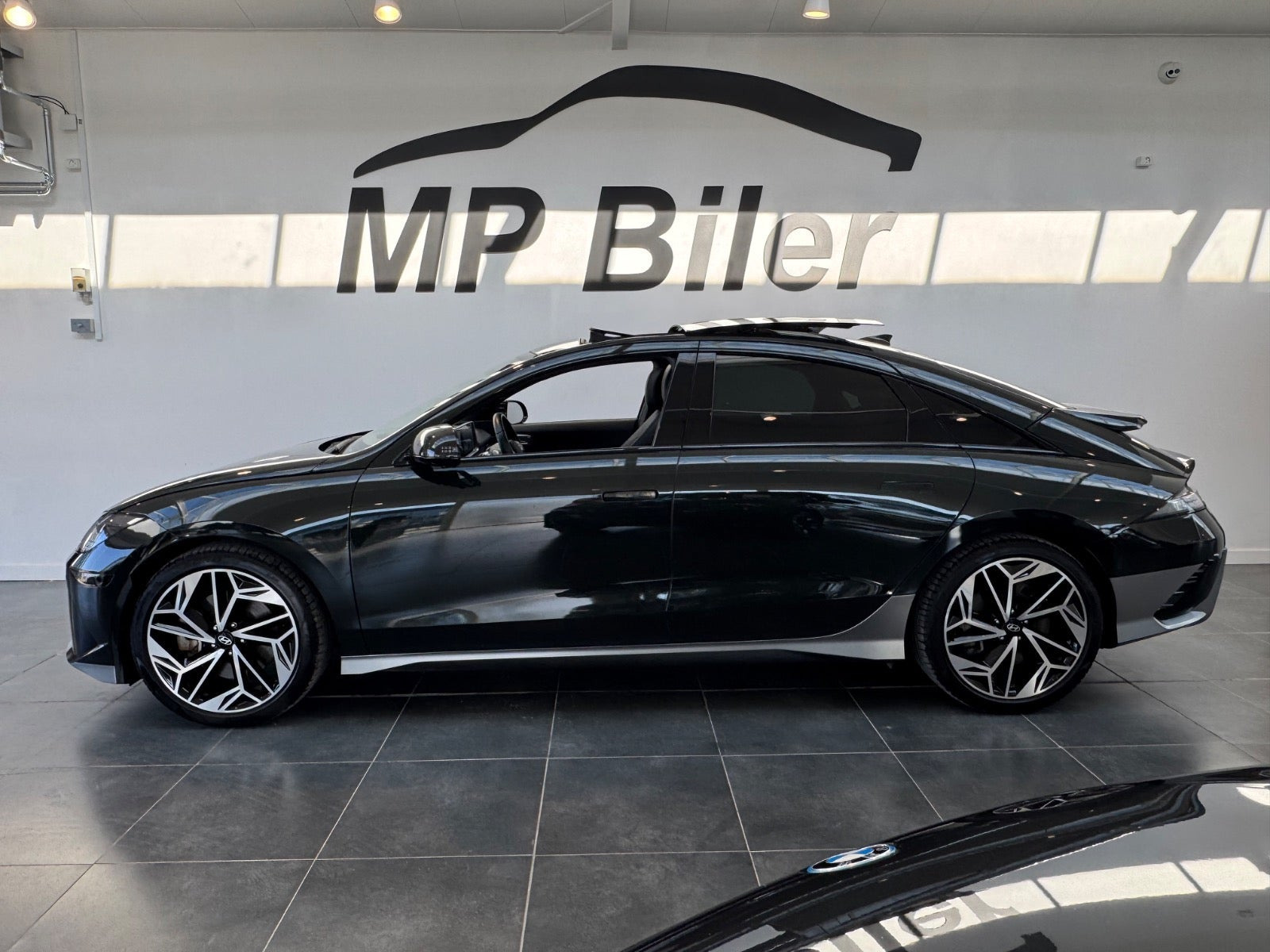 Grøn Hyundai Ioniq 6 fra 2024