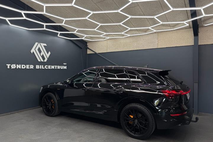 Sort Audi e-tron fra 2023