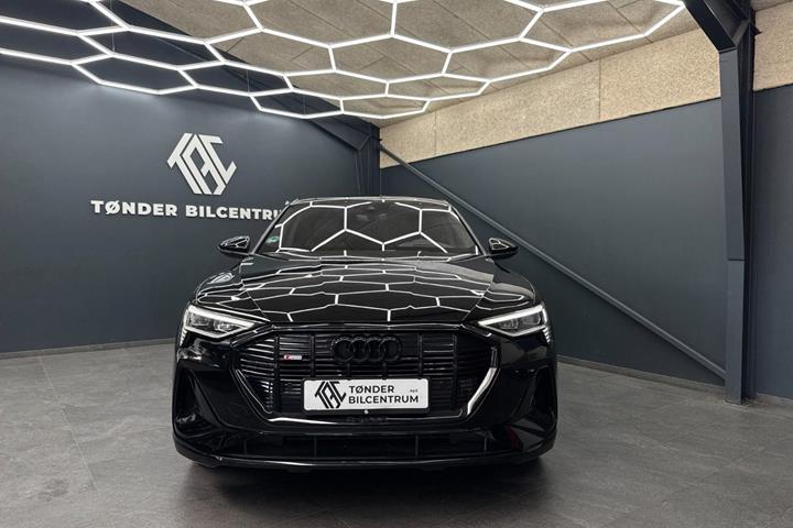 Sort Audi e-tron fra 2023