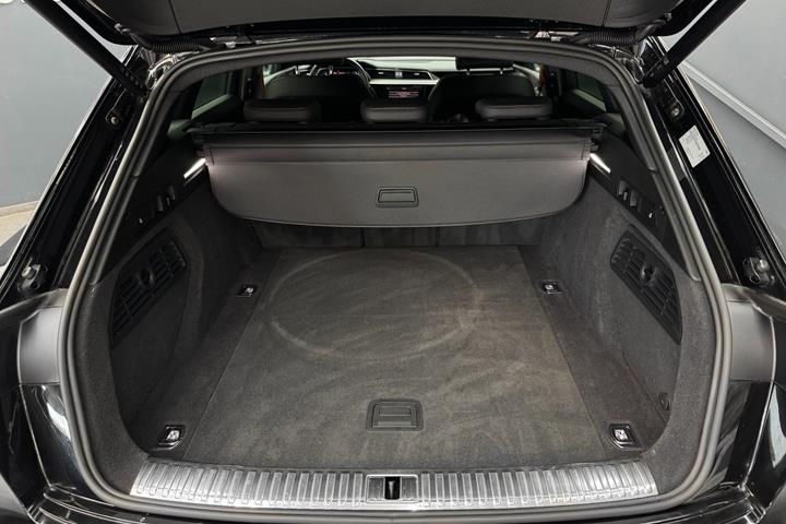 Sort Audi e-tron fra 2023
