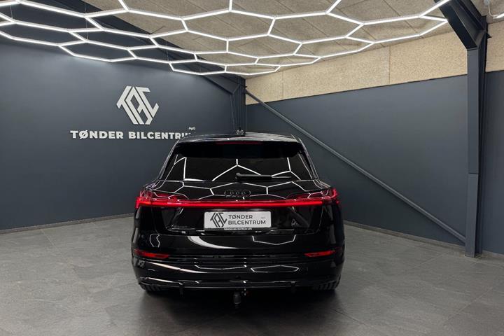Sort Audi e-tron fra 2023