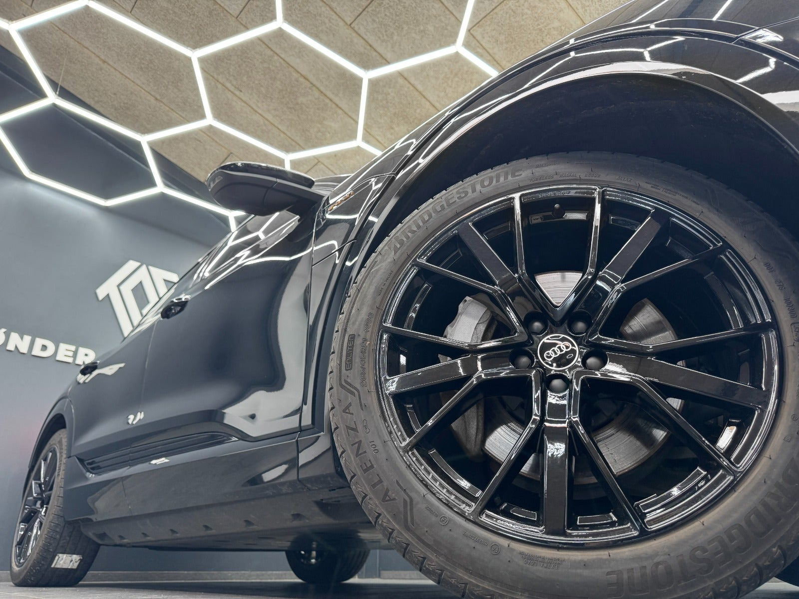 Sort Audi e-tron fra 2022