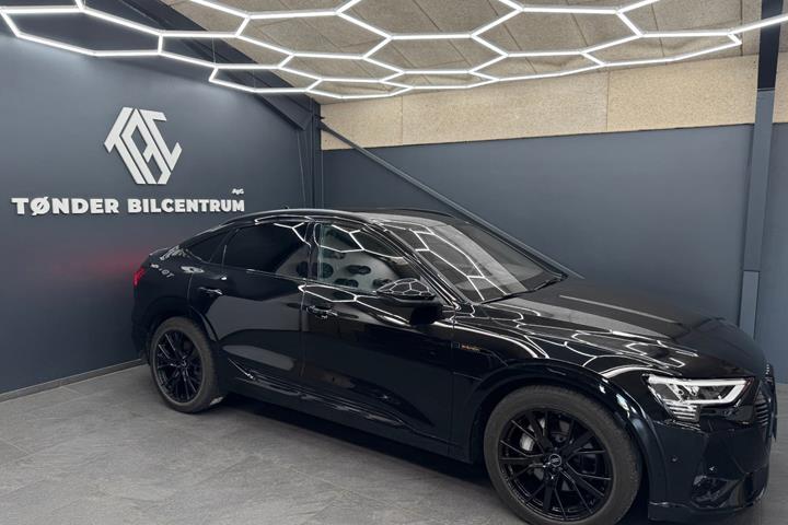 Sort Audi e-tron fra 2022