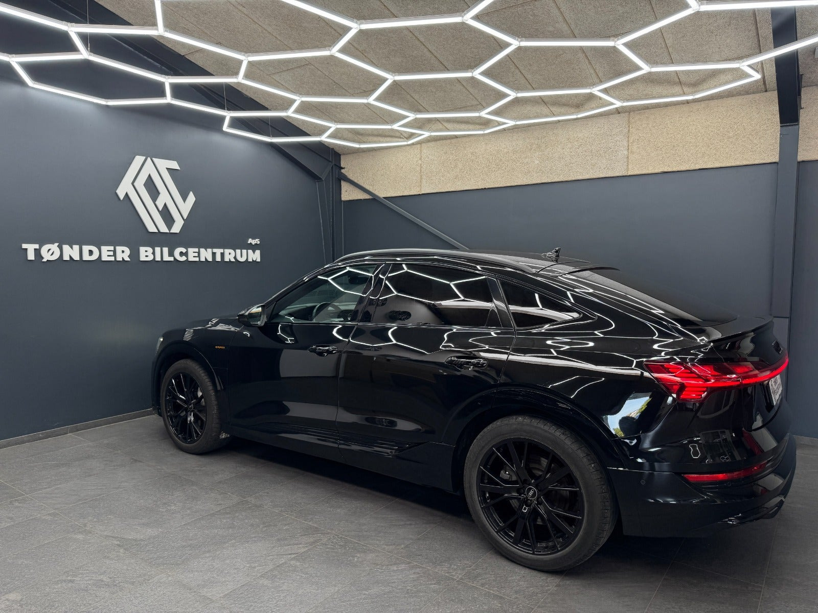 Sort Audi e-tron fra 2022