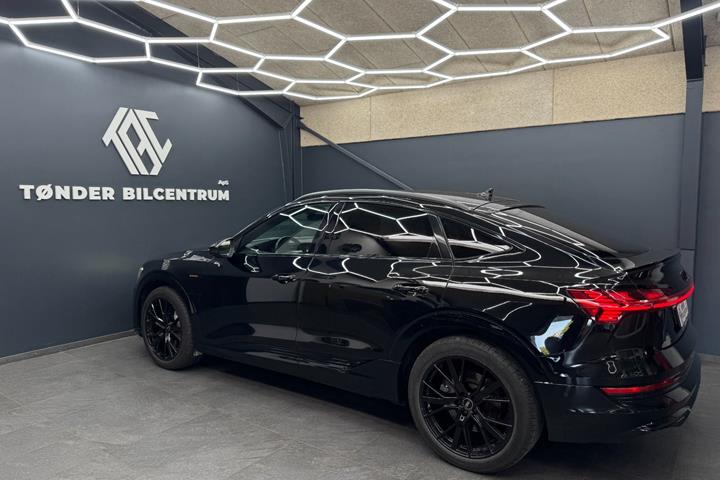 Sort Audi e-tron fra 2022