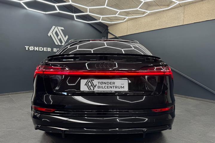 Sort Audi e-tron fra 2022