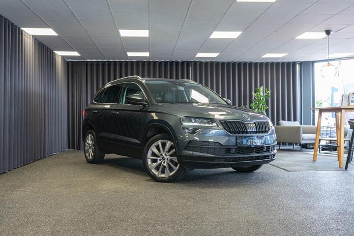 Grå Skoda Karoq fra 2021