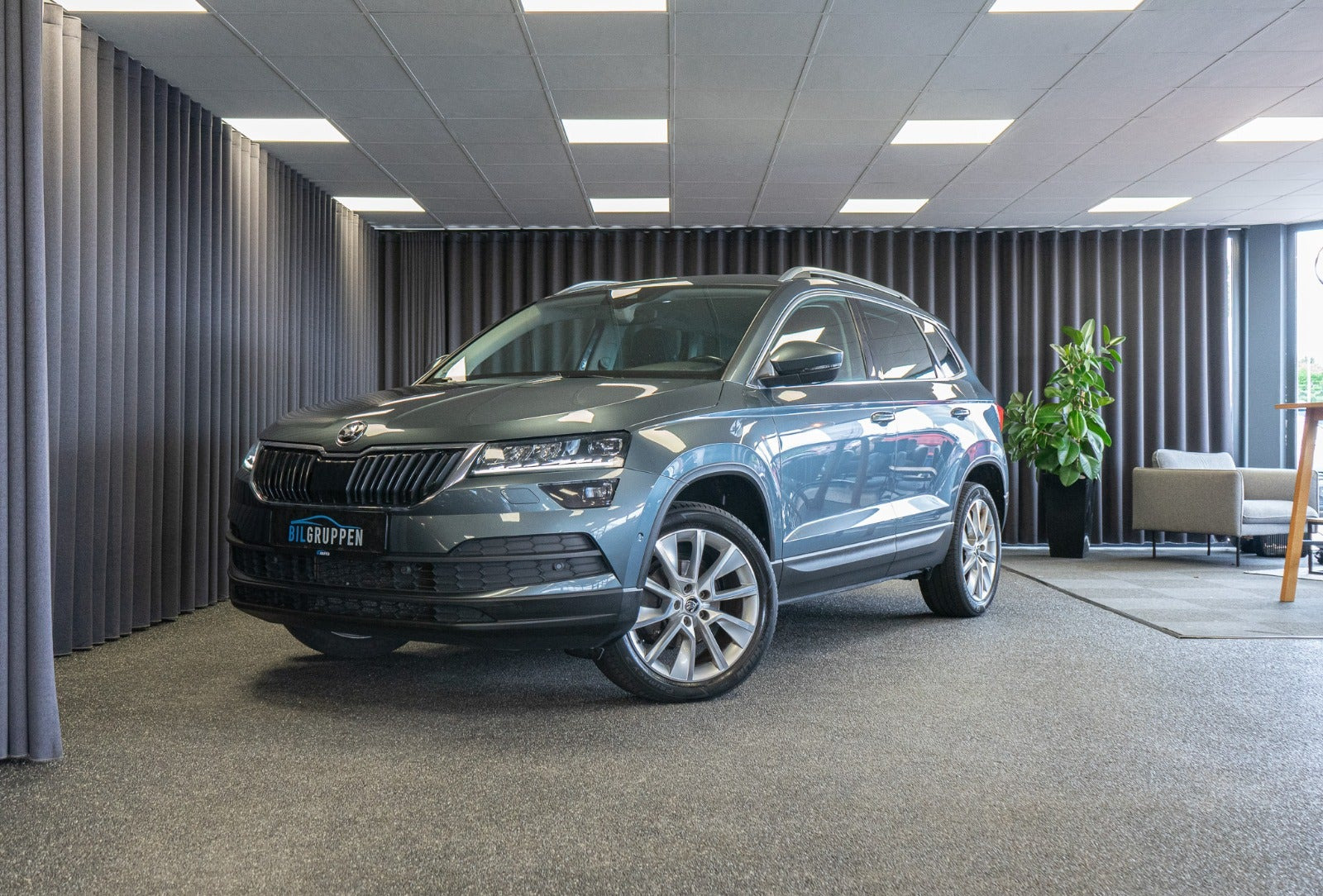 Grå Skoda Karoq fra 2021