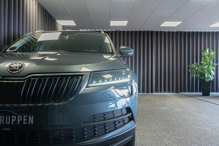 Grå Skoda Karoq fra 2021
