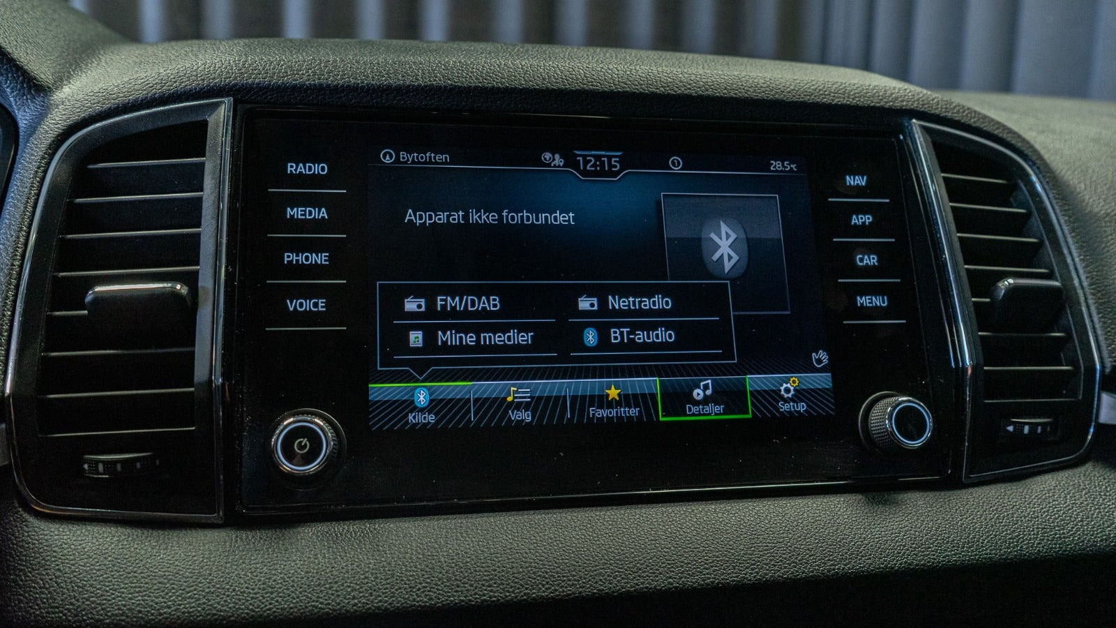 Grå Skoda Karoq fra 2021