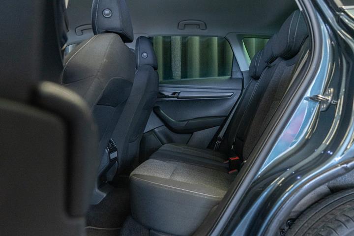 Grå Skoda Karoq fra 2021