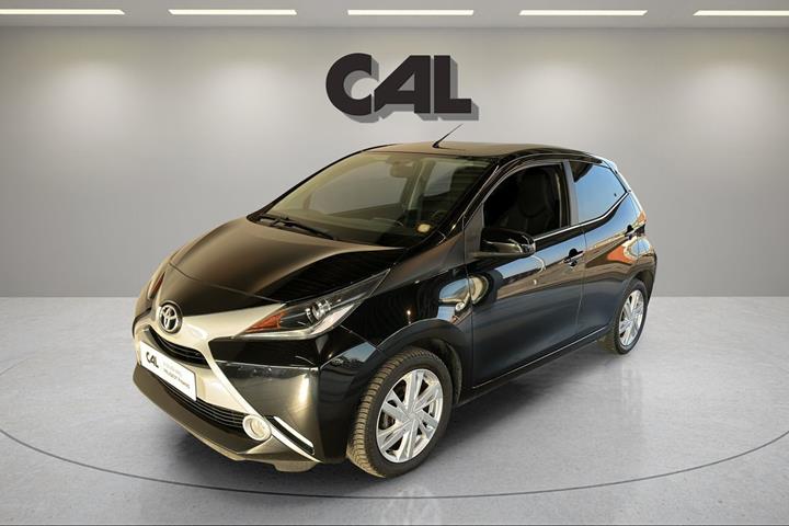 Sort Toyota Aygo fra 2017 set udefra