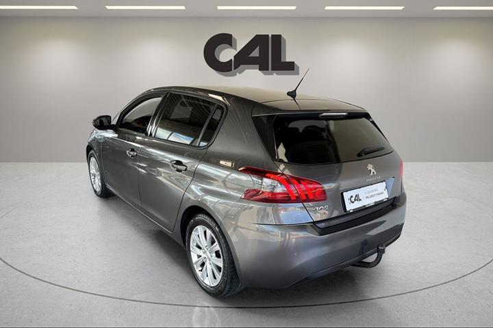 Grå Peugeot 308 fra 2019