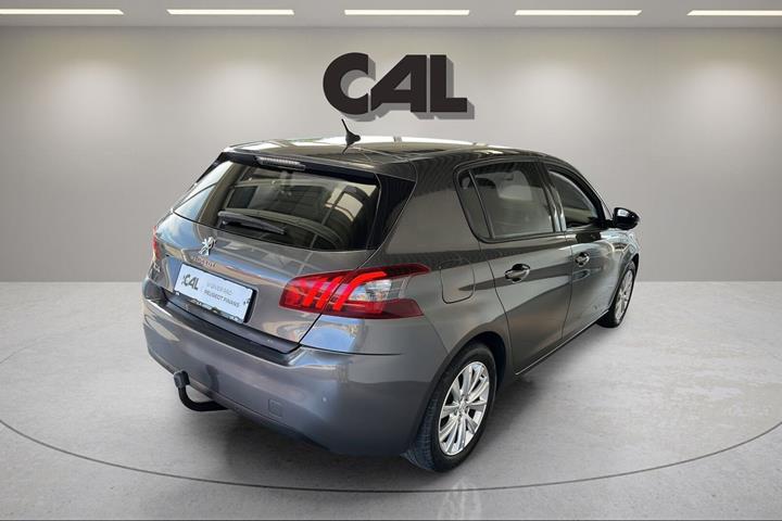 Grå Peugeot 308 fra 2019
