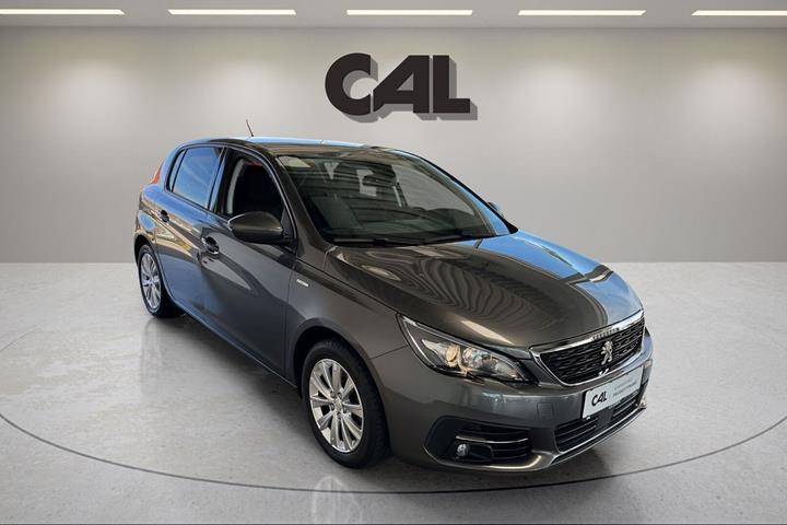 Grå Peugeot 308 fra 2019