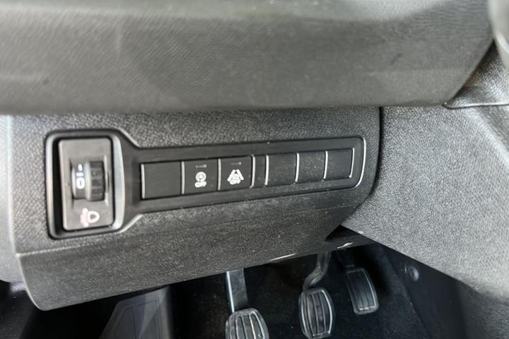 Grå Peugeot 308 fra 2019