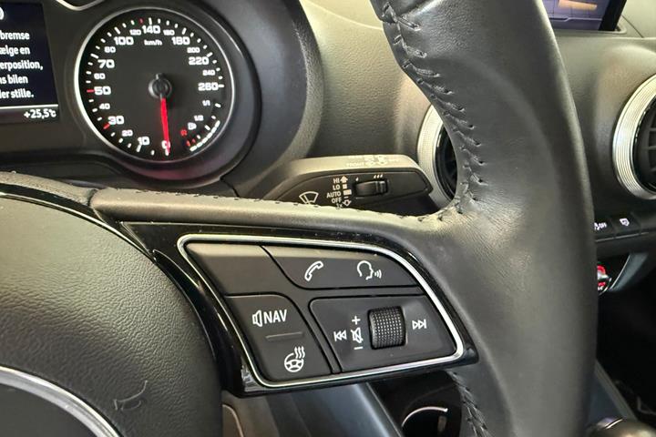 Gul Audi A3 fra 2020
