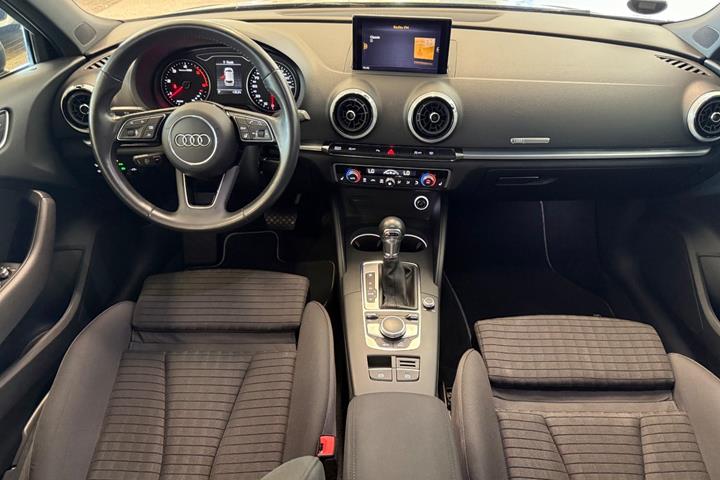 Gul Audi A3 fra 2020
