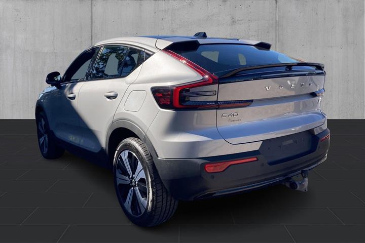 Sølv Volvo C40 fra 2023