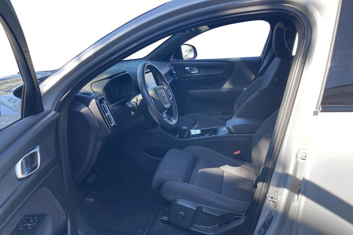 Sølv Volvo C40 fra 2023