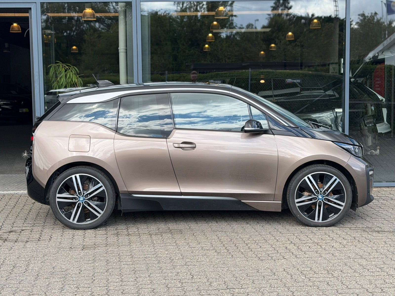 Orange BMW i3 fra 2020