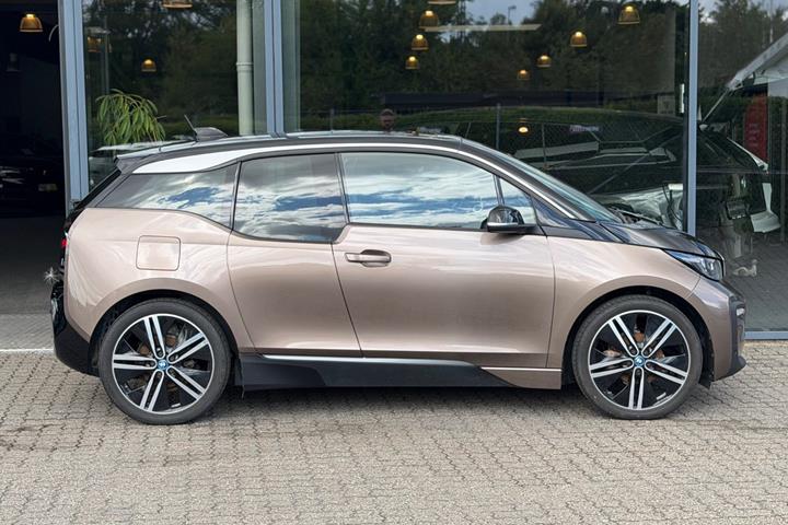Orange BMW i3 fra 2020