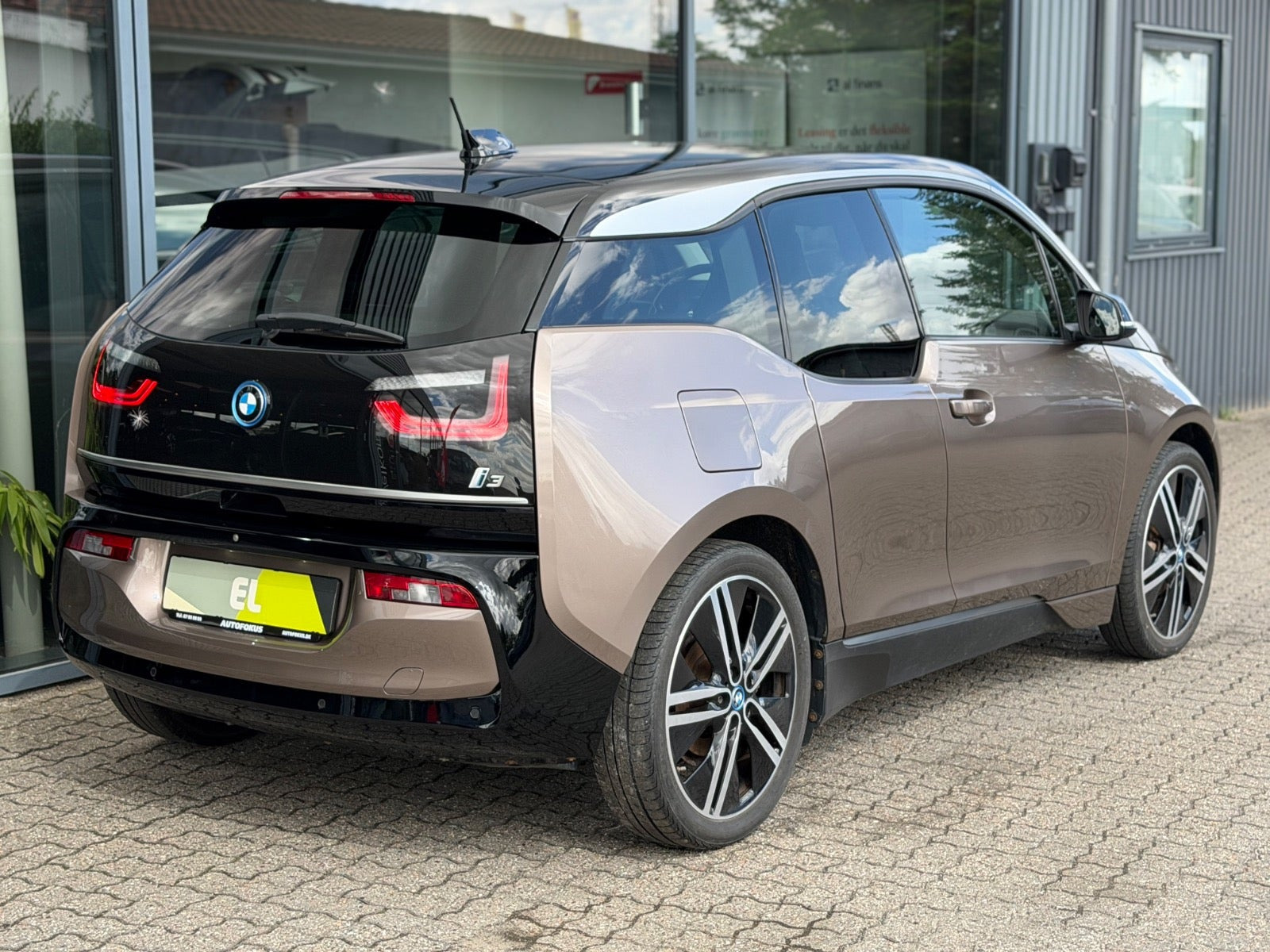 Orange BMW i3 fra 2020