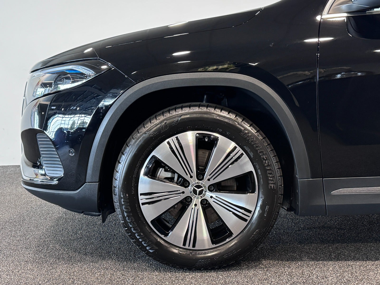 Sort Mercedes EQA250+ fra 2023