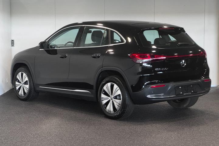 Sort Mercedes EQA250+ fra 2023