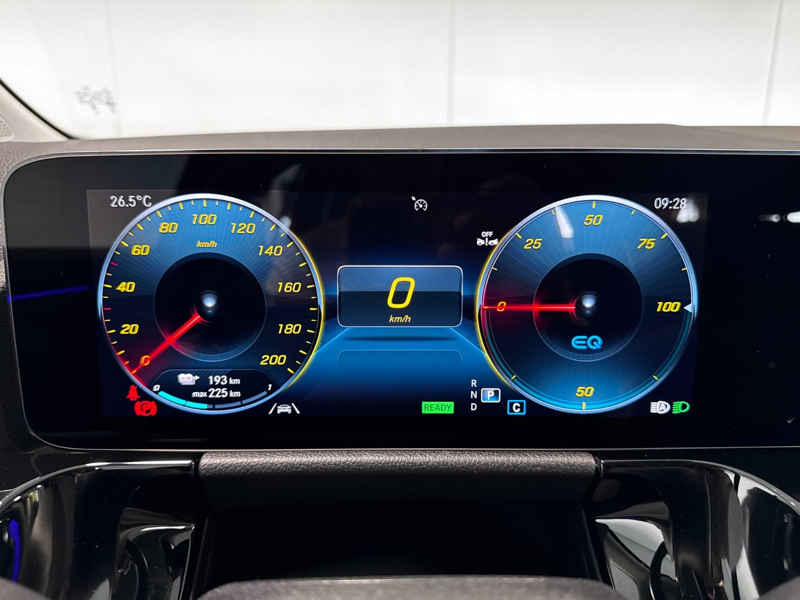 Sort Mercedes EQA250+ fra 2023
