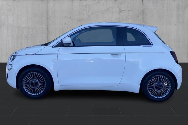 Hvid Fiat 500e fra 2023