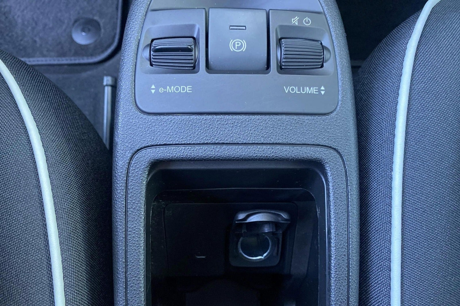 Hvid Fiat 500e fra 2023