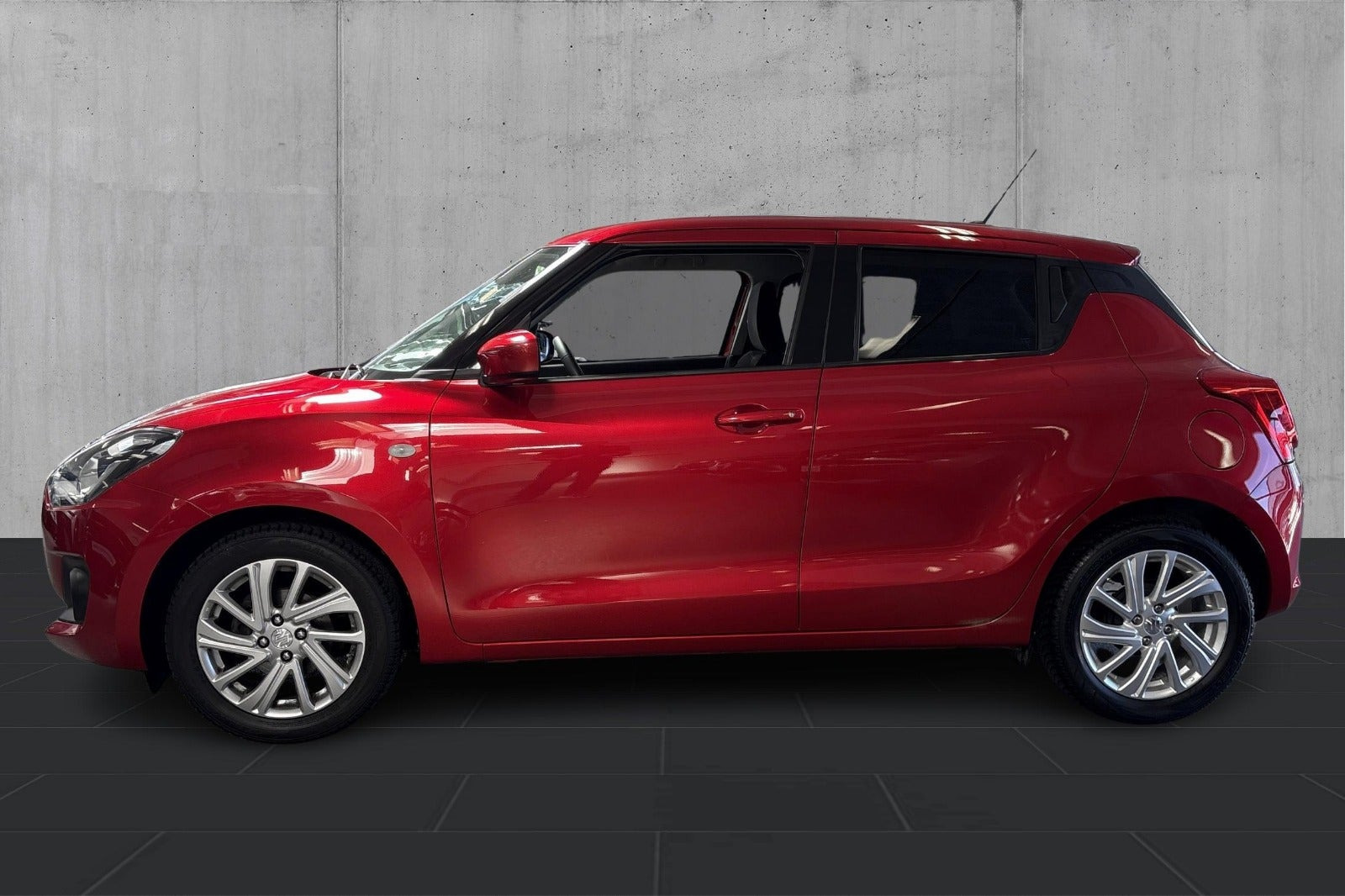 Rød Suzuki Swift fra 2020