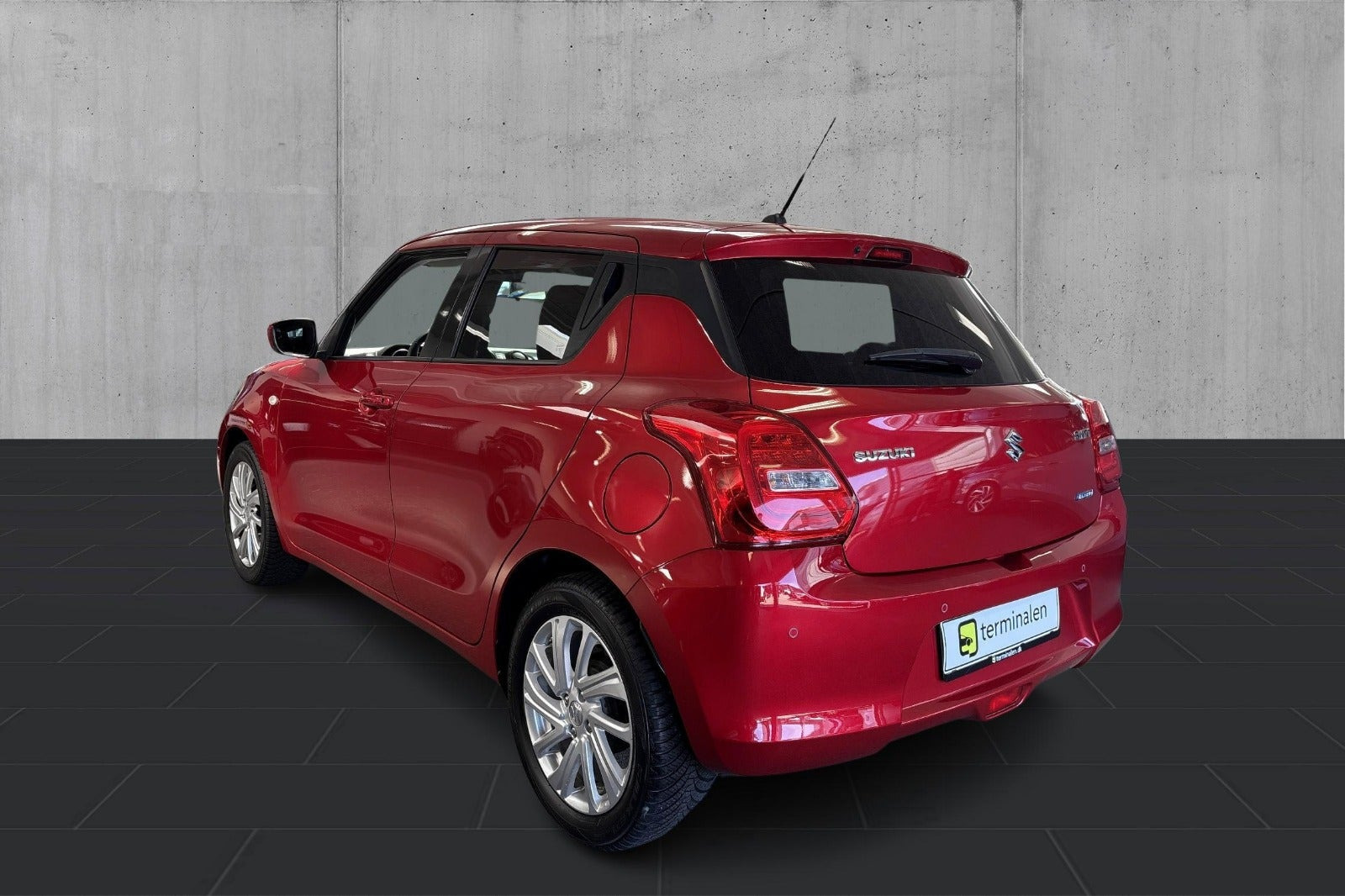 Rød Suzuki Swift fra 2020