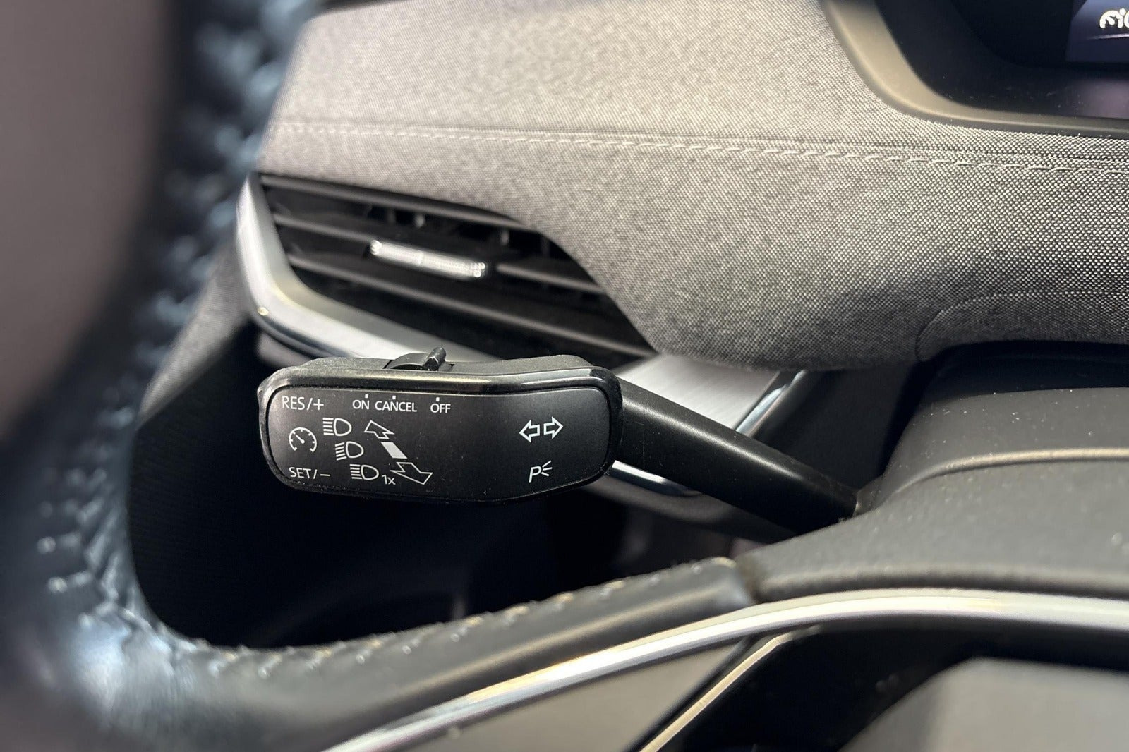 Blå Skoda Enyaq fra 2022