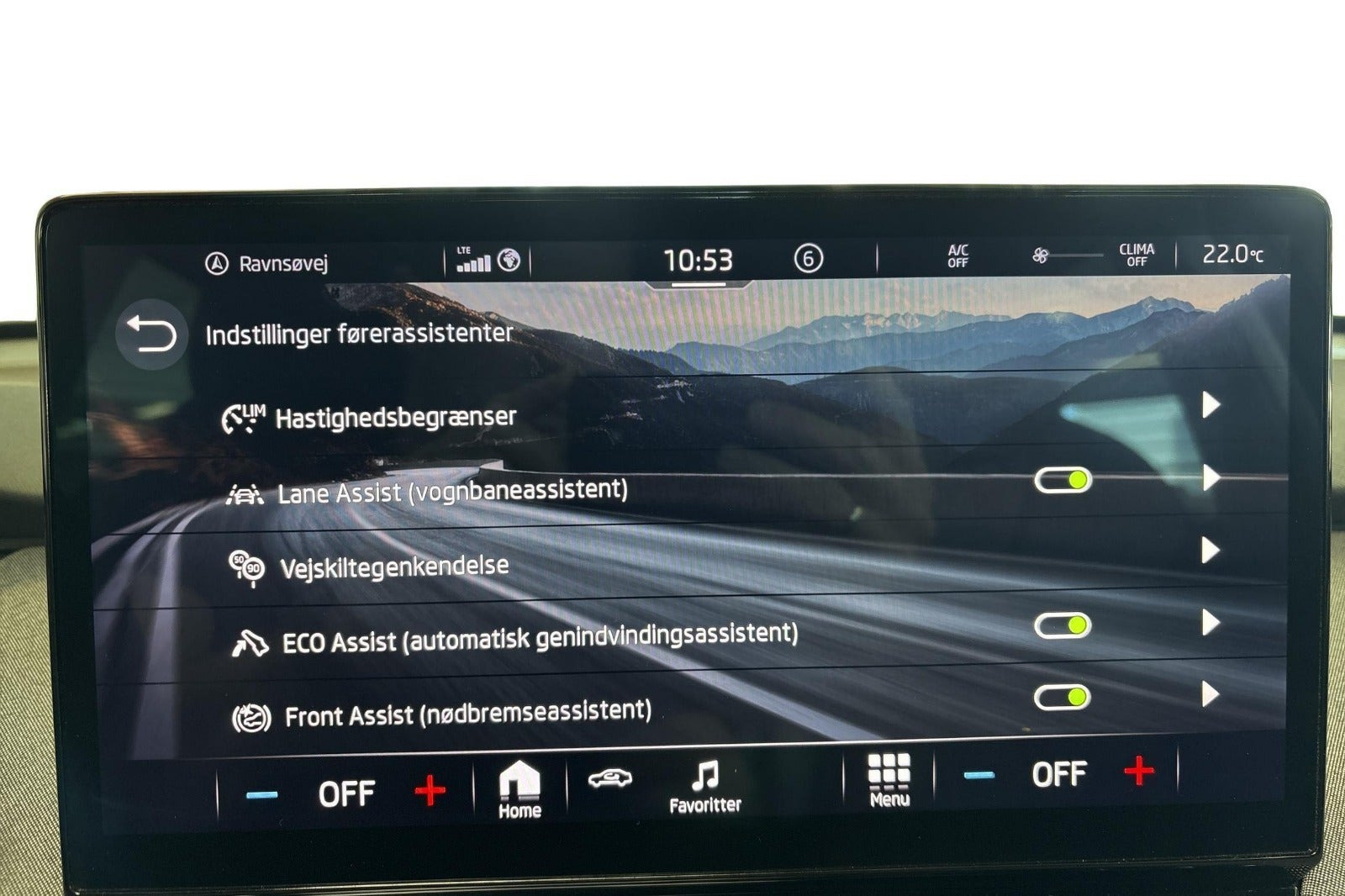 Blå Skoda Enyaq fra 2022
