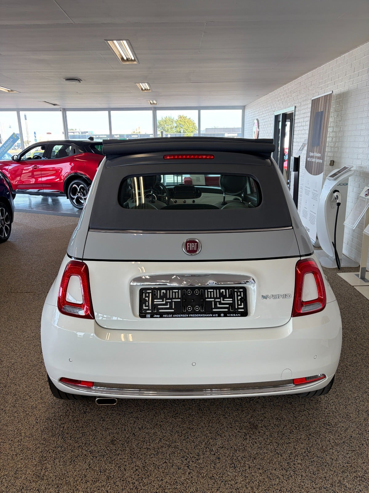 Grå Fiat 500C fra 2021